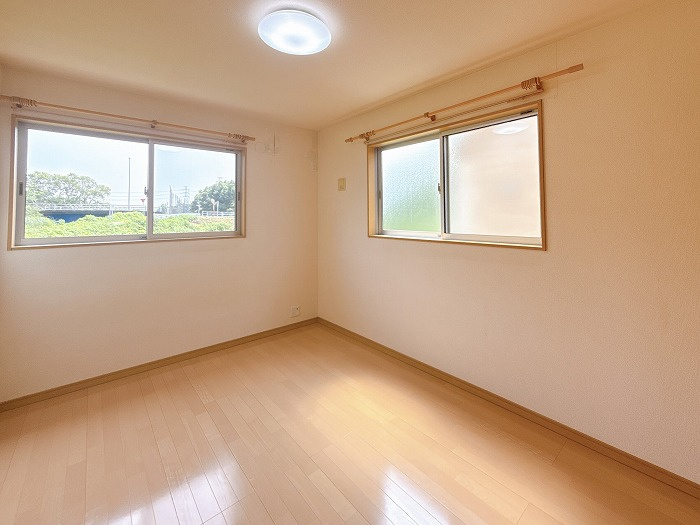 西尾市笹曽根町の洋室