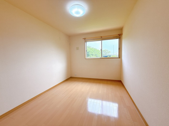 西尾市笹曽根町の洋室