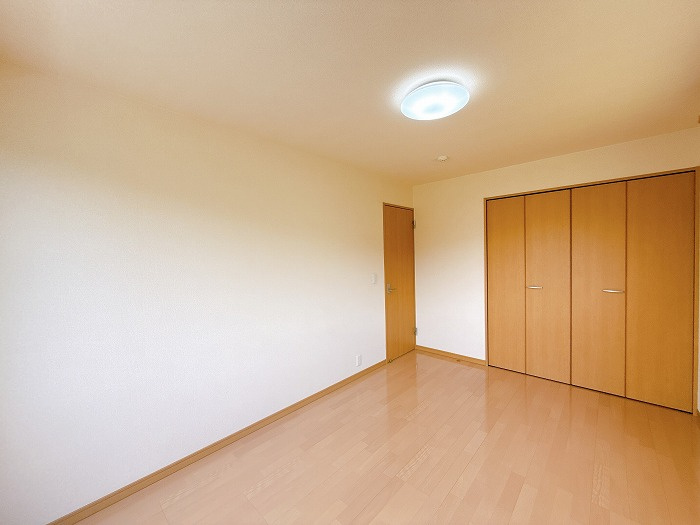西尾市笹曽根町の洋室