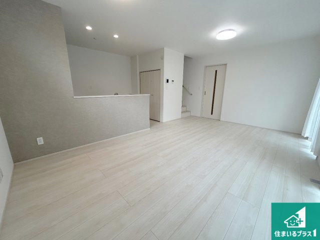 堺市中区福田　第2期　新築一戸建ての居間・リビング|子供を見守りながらお料理が出来るため家族のコミュニケーションか増えます♪スペースが広く確保されている為お子様が大きくなったときは一緒に料理を楽しめます♪