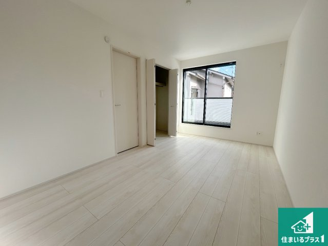 堺市中区福田　第2期　新築一戸建ての洋室|シンプルな洋室は、自分好みのインテリアが楽しめます♪ご家族とインテリアや家具を選びに行くのは新築購入時の醍醐味の一つです。ぜひお楽しみください♪