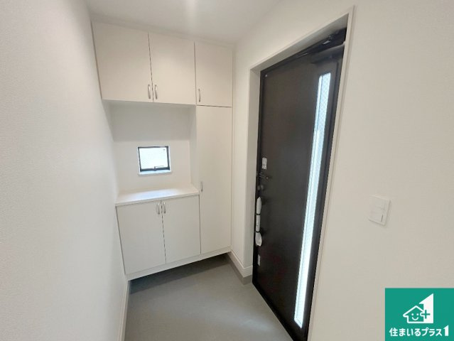 堺市中区福田　第2期　新築一戸建ての玄関|シューズボックスにはたくさんの靴が収納できるので玄関周りはいつもスッキリ！ご家族が増えても安心！
