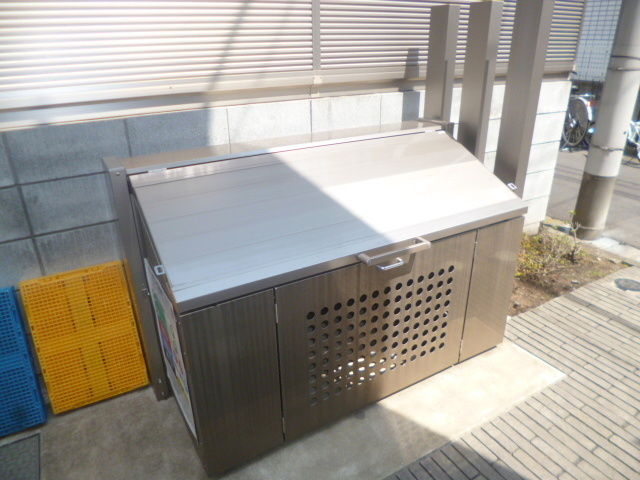 メゾンリッシュのその他共用部分|便利なゴミストッカー