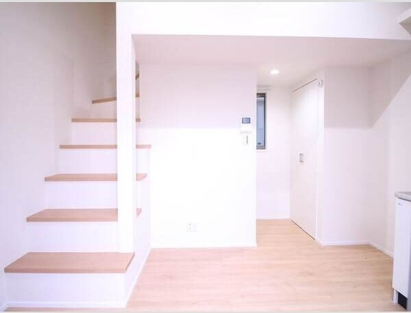 SAKURA辰巳の居間・リビング|こちらのリビングで趣味の時間をお楽しみください