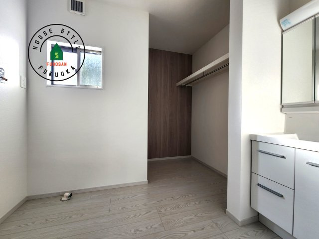 古賀市久保第2-7棟（2号棟）の内観：施工例|ゆとりの洗面スペースで朝の身支度もスムーズに。暮らしを快適に変えるシャワー付洗面台です！