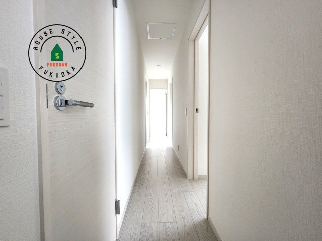 古賀市久保第2-7棟（2号棟）の内観：施工例|平屋はワンフロアしかないため、部屋と部屋の距離が近くなります。 生活音の緩衝材として廊下を活用するのがおすすめです。