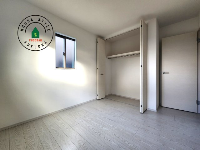 古賀市久保第2-7棟（2号棟）の内観：施工例|落ち着いた色調の洋室です。