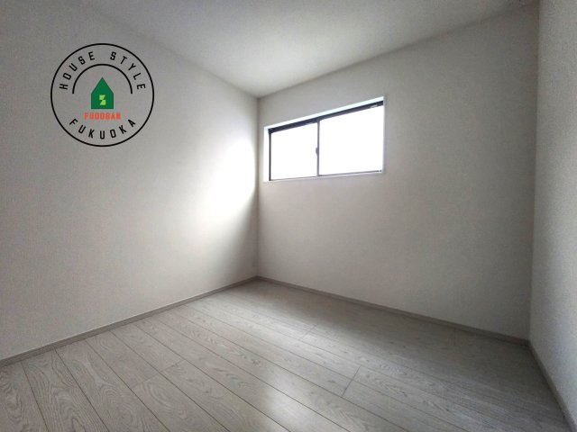 古賀市久保第2-7棟（2号棟）の内観：施工例|柔らかい陽光が差し込む明るいお部屋を演出する設計。彩光の取れる窓が気持ちの良いお部屋を創り上げます。