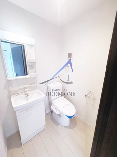 アーベイン南太田の洗面所|独立洗面台です。