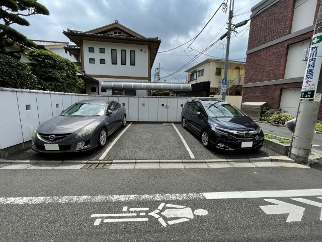 ルミエール宮坂の駐車場