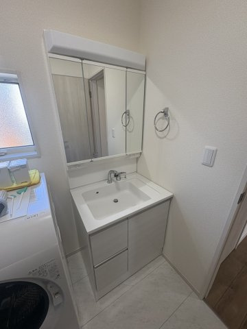 小野市黒川町　築浅中古住宅の独立洗面台