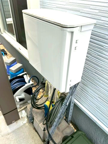 小野市黒川町　築浅中古住宅の発電・温水設備