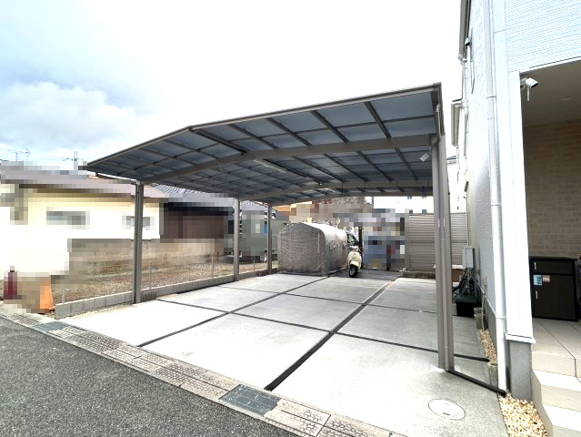 小野市黒川町　築浅中古住宅の駐車場