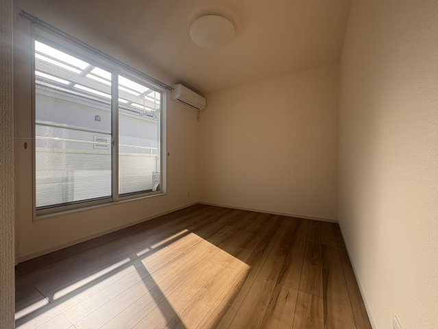 小野市黒川町　築浅中古住宅の洋室