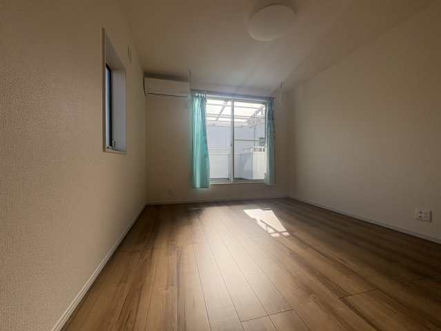 小野市黒川町　築浅中古住宅の寝室