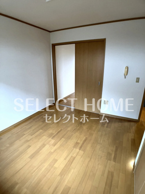 【寝室】 | フォアサイトB | 開放的な寝室です