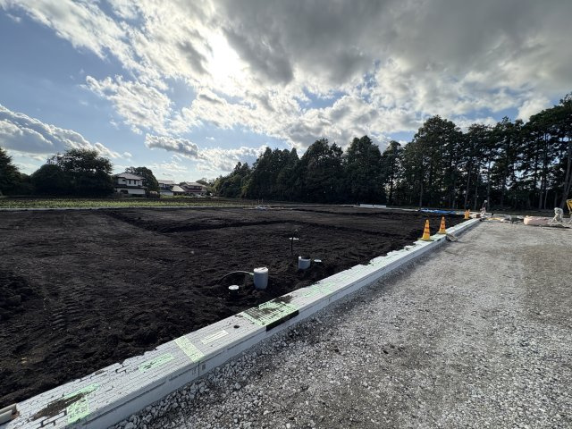 ガーデンコート宝積寺　全3区画の前面道路含む現地写真|○分譲地○
大型分譲地は家族構成やお子様の年齢が近い世帯が集まりやすく子育てに関する情報も共有しやすいのもメリットの一つです。
※2025年10月撮影