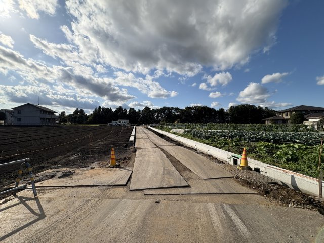 ガーデンコート宝積寺　全3区画の前面道路含む現地写真|○分譲地○
資料には掲載しきれない情報が現地にあります。 周辺環境も是非ご自身にてご確認下さい。 お気軽にお問合わせ下さいませ♪
※2025年10月撮影