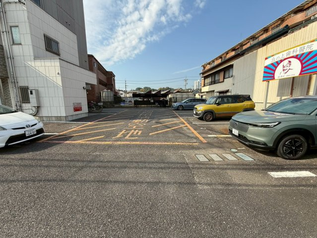 ルミナス緒川Ⅱの駐車場