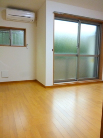 プランドールＫ１２の居間・リビング|採光の良いお部屋