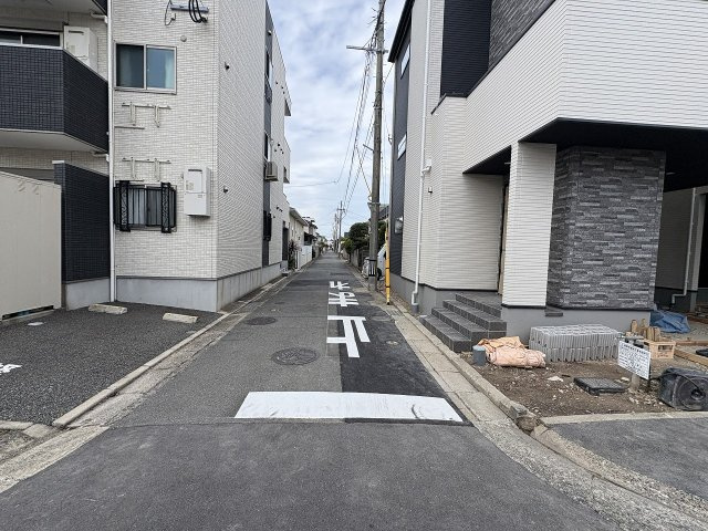 【その他】 | 福岡市西区小戸3丁目4期　1号棟（全3棟）【仲介手数料無料・0円】 | 現地写真。前面道路です。