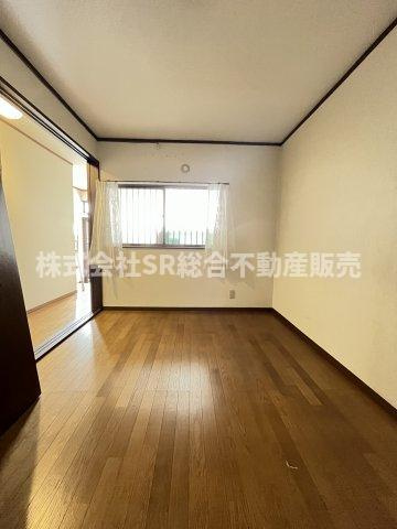 下六万寺町3丁目中古戸建の洋室|1F・洋室6帖。広々とした洋室です