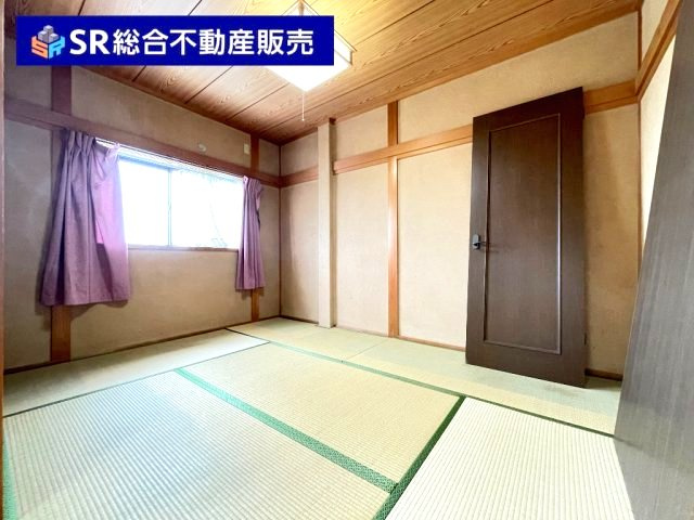 下六万寺町3丁目中古戸建の寝室|3F・西側和室6帖。寝る時は布団派の方にはピッタリのお部屋です！