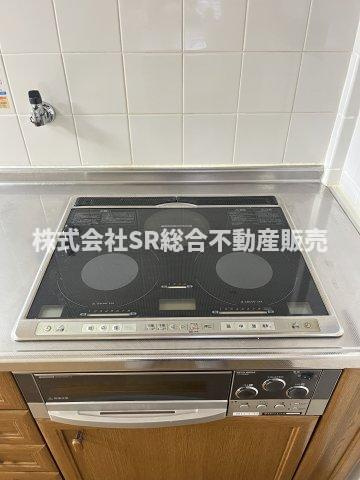 下六万寺町3丁目中古戸建のキッチン|IHコンロ、グリル付きで安全です！