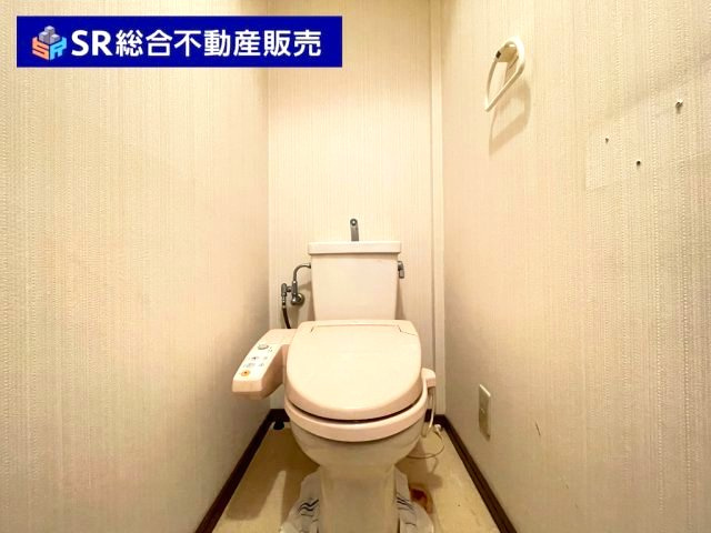 下六万寺町3丁目中古戸建の居間・リビング|使いやすいリビングです