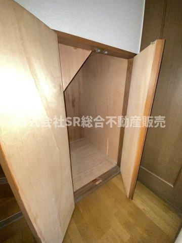 下六万寺町3丁目中古戸建の収納|ちょっとした収納スペースも充実しています