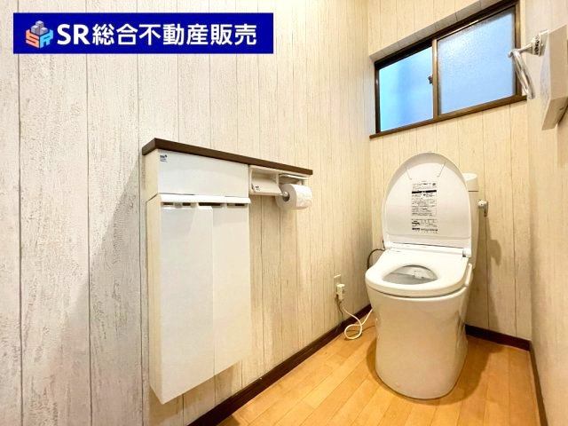 下六万寺町3丁目中古戸建のトイレ|温水洗浄便座もございます♪