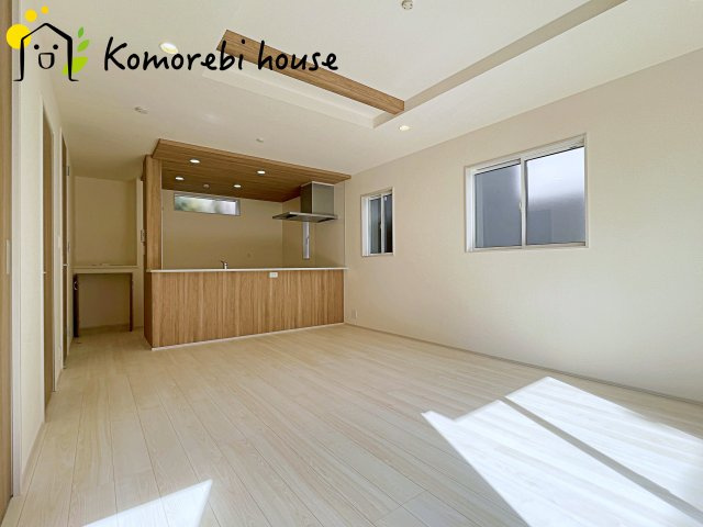 桶川市下日出谷　新築一戸建て　ブルーミングガーデン　01の居間・リビング|10/30　撮影済み