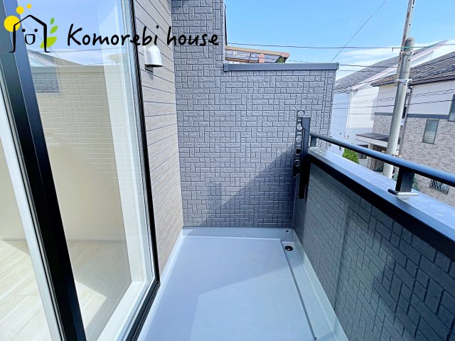 桶川市下日出谷　新築一戸建て　ブルーミングガーデン　01のバルコニー|10/30　撮影済み