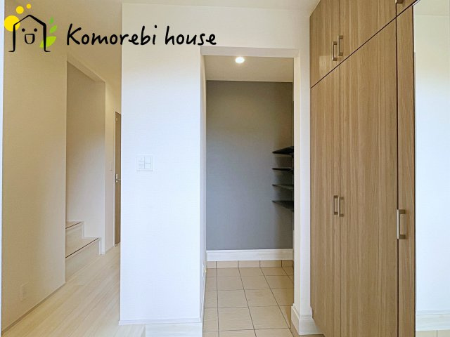 桶川市下日出谷　新築一戸建て　ブルーミングガーデン　01の玄関|10/30　撮影済み