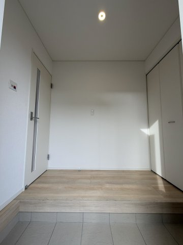 松本市南原　2号棟の玄関