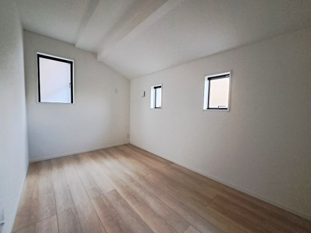 【収納】 | 西東京市富士町4丁目　新築一戸建住宅　全3棟　(保谷店) | 季節物の衣類や趣味用品もまとめてしまえる大容量の収納スペース