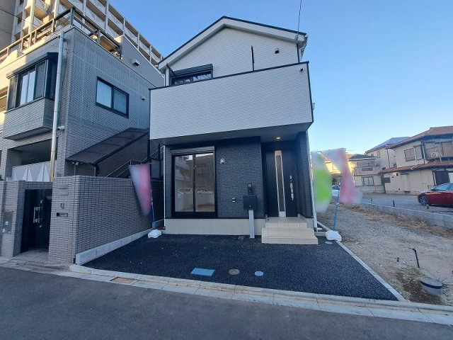 【外観】 | 西東京市富士町4丁目　新築一戸建住宅　全3棟　(保谷店) | スーパー・コンビニ徒歩5分以内。毎日のお買い物も快適に。