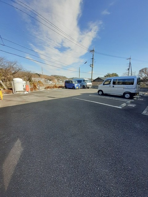 ティーズ・ガーデンBの駐車場