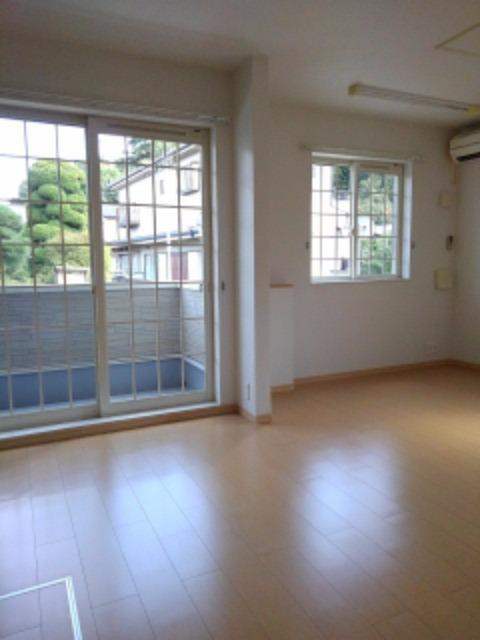 ティーズ・ガーデンBの居間・リビング