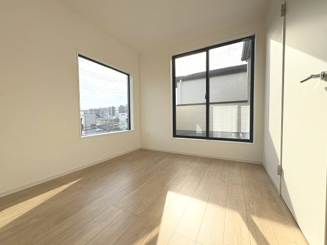 【子供部屋】 | 福岡市西区小戸3丁目4期　2号棟（全3棟）【仲介手数料無料・0円】 | 施工例。施工例は完成時と異なる場合があります。