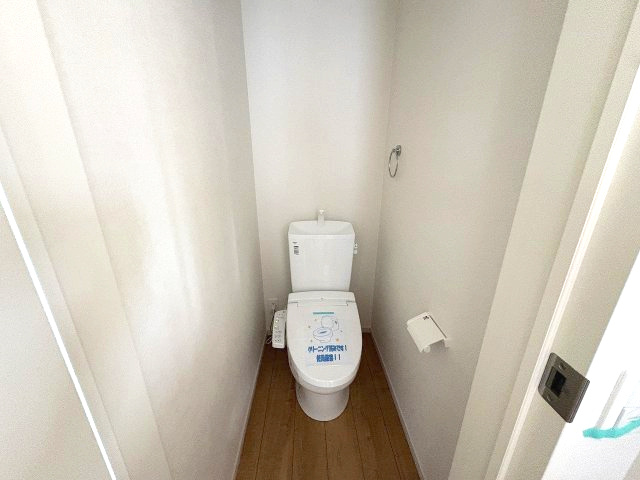 【トイレ】 | 福岡市西区小戸3丁目4期　2号棟（全3棟）【仲介手数料無料・0円】 | 施工例。2階にもトイレです。施工例は完成時と異なる場合があります。