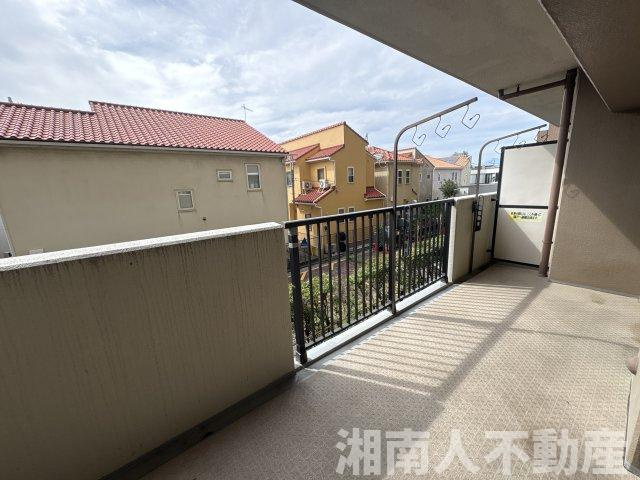 ベルパーク湘南茅ヶ崎C館のバルコニー|お洗濯にも便利なバルコニー付き