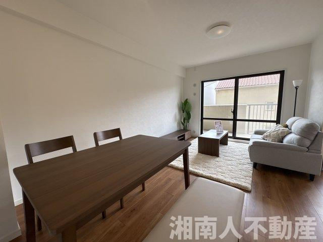 ベルパーク湘南茅ヶ崎C館の居間・リビング|ゆったりとした居間です