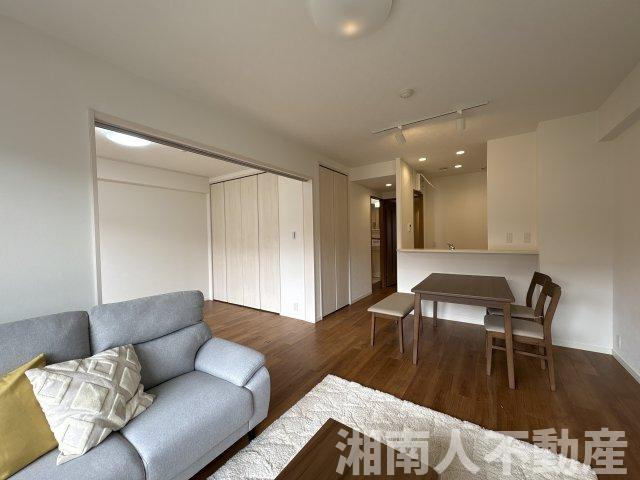 ベルパーク湘南茅ヶ崎C館の居間・リビング|ゆったりとした居間です