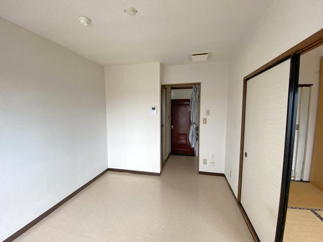 地奨第三マンションの洋室