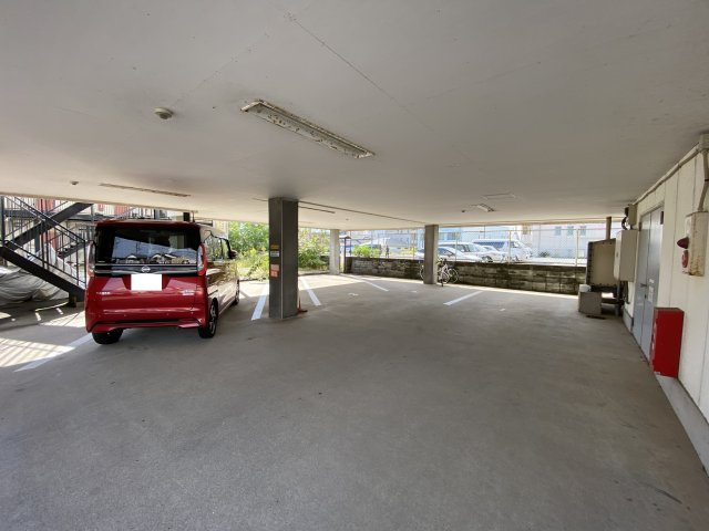 地奨第三マンションの駐車場