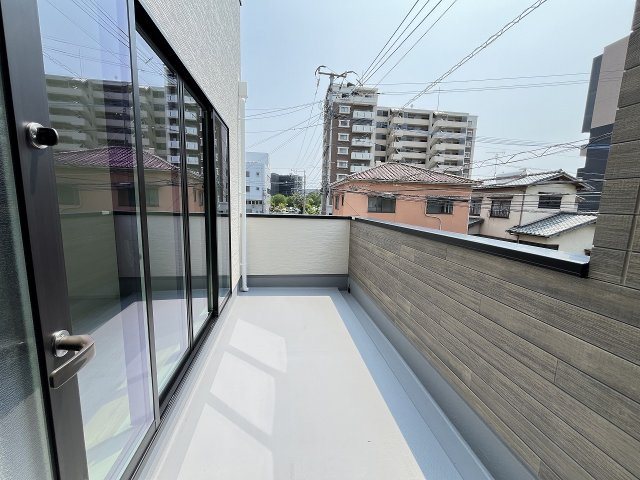 【バルコニー】 | 福岡市西区小戸3丁目4期　3号棟（全3棟）【仲介手数料無料・0円】 | 施工例。施工例は完成時と異なる場合があります。