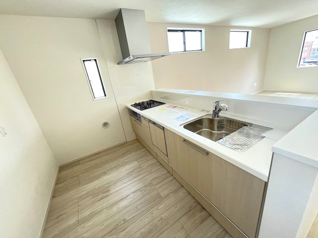 【キッチン】 | 福岡市西区小戸3丁目4期　3号棟（全3棟）【仲介手数料無料・0円】 | 施工例。施工例は完成時と異なる場合があります。
