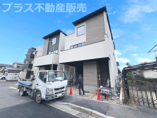 【外観】 | 福岡市西区小戸3丁目4期　3号棟（全3棟）【仲介手数料無料・0円】 | 現地写真。プラス不動産販売なら、現場の全ての棟をまとめてご見学頂けます。