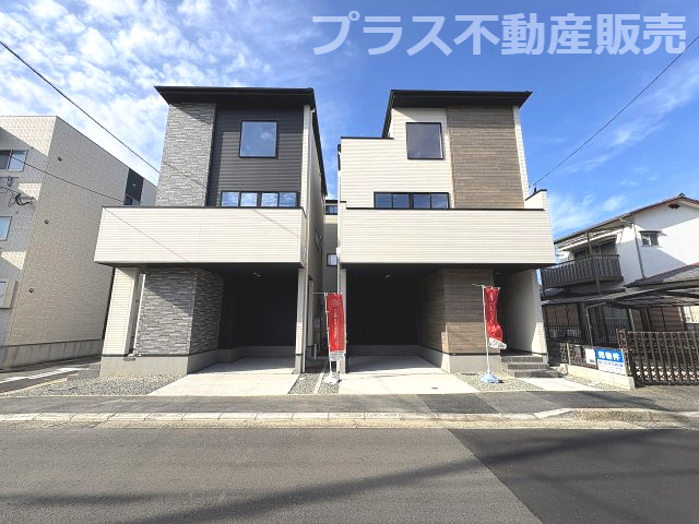 【玄関】 | 福岡市西区小戸3丁目4期　3号棟（全3棟）【仲介手数料無料・0円】 | 現地写真。